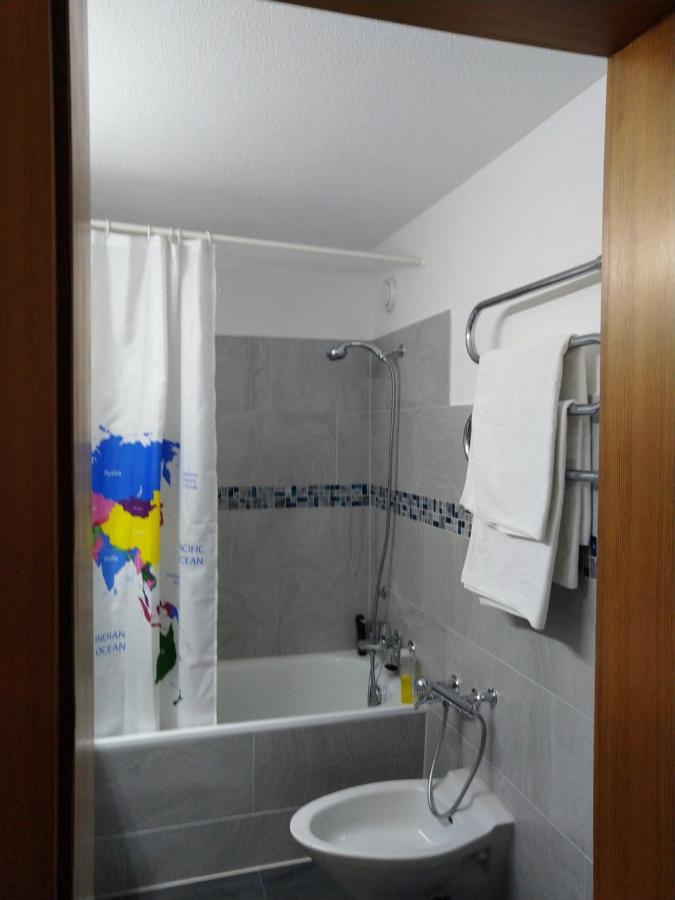 Holiday Accommodation - Swimming Pool Available 다보스 외부 사진